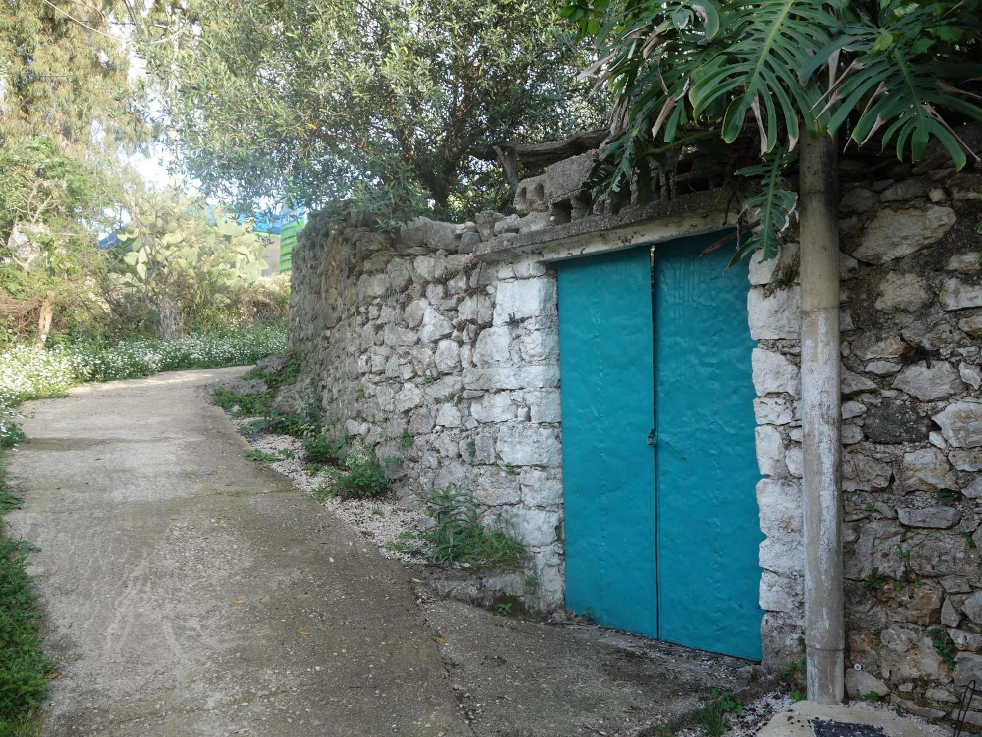 Guesthouse Near The Castle Of Himare Exterior photo